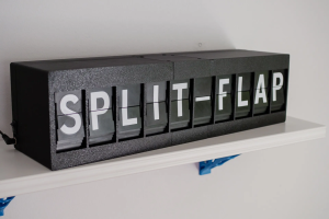 A Split Flap machine created with a 3D printer. The display has 10 characters and can show both letters and numbers.
